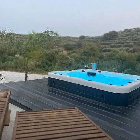 Ek Ornelakis, Luxury With Jacuzzi