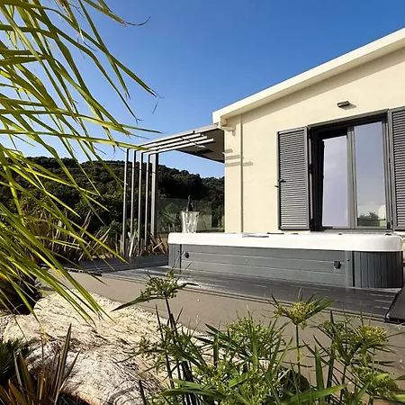 Ek Ornelakis, Luxury With Jacuzzi *