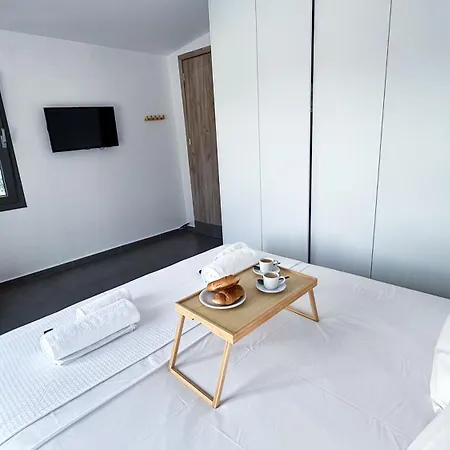 Ek Ornelakis, Luxury With Jacuzzi