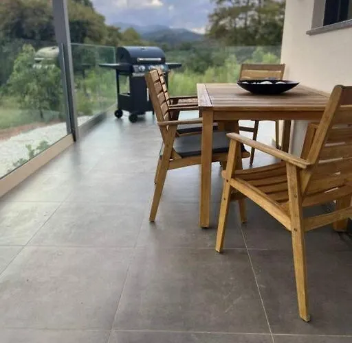 Ek Ornelakis, Luxury With Jacuzzi Апартаменти *