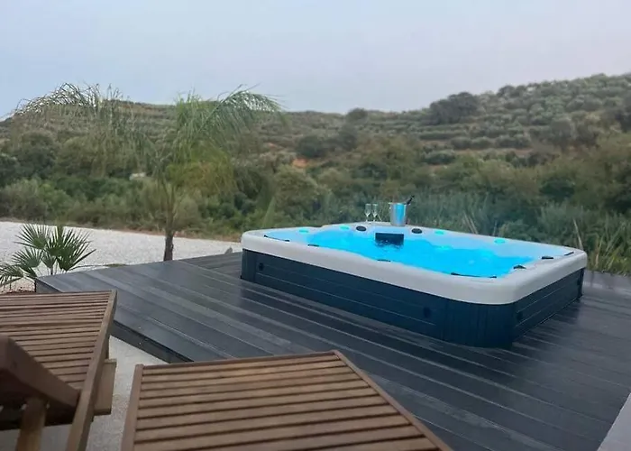 Ek Ornelakis, Luxury With Jacuzzi