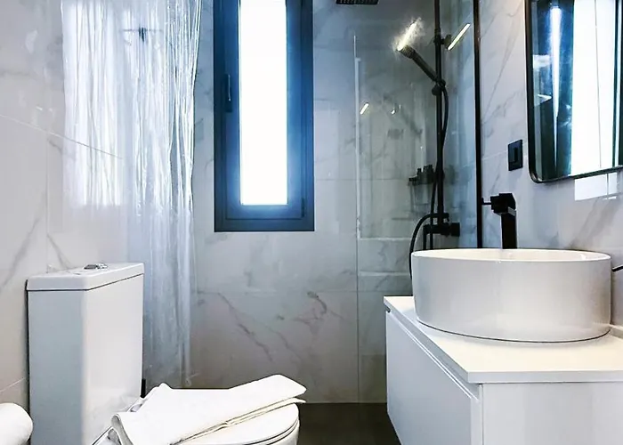 Ek Ornelakis, Luxury With Jacuzzi Апартаменти *