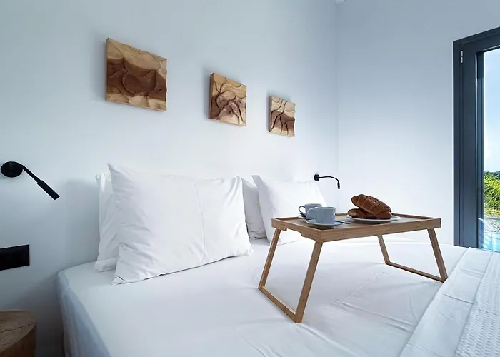 Ek Ornelakis, Luxury With Jacuzzi