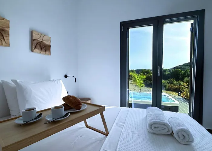 Ek Ornelakis, Luxury With Jacuzzi Апартаменти *