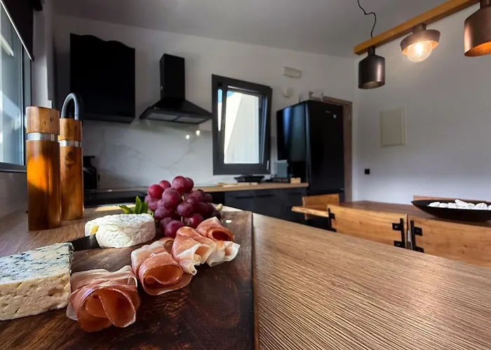 Апартаменти Ek Ornelakis, Luxury With Jacuzzi *