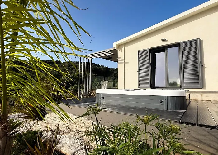 Ek Ornelakis, Luxury With Jacuzzi *