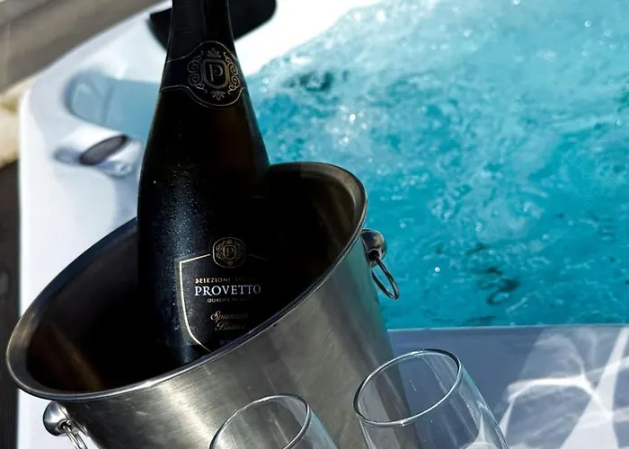 Ek Ornelakis, Luxury With Jacuzzi *