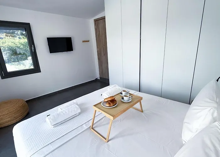 Ek Ornelakis, Luxury With Jacuzzi