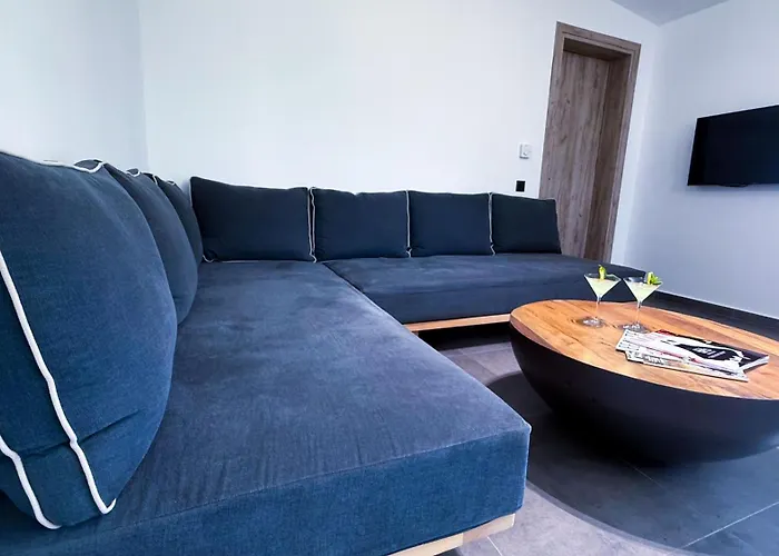 Ek Ornelakis, Luxury With Jacuzzi Apartment *