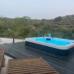 Ek Ornelakis, Luxury With Jacuzzi