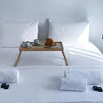 Ek Ornelakis, Luxury With Jacuzzi Apartament *