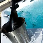 Ek Ornelakis, Luxury With Jacuzzi *