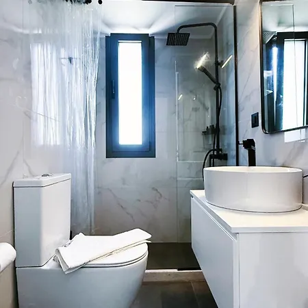 Ek Ornelakis, Luxury With Jacuzzi Apartman *