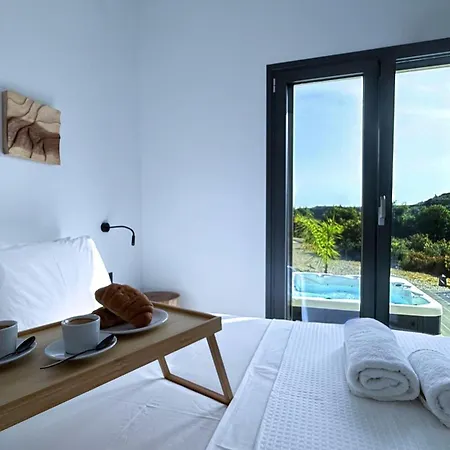 Ek Ornelakis, Luxury With Jacuzzi Apartman *