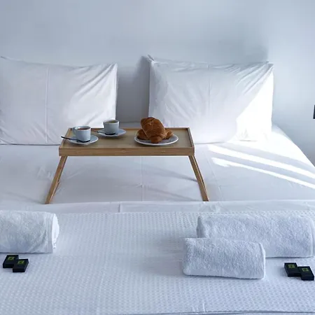 Ek Ornelakis, Luxury With Jacuzzi Apartman *