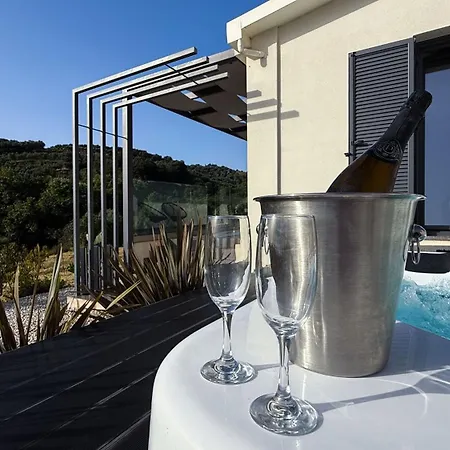 Apartman Ek Ornelakis, Luxury With Jacuzzi *