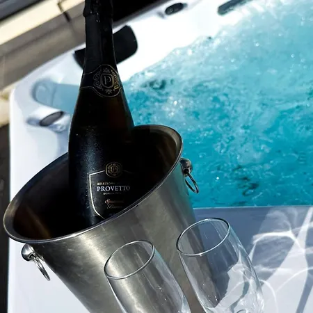 Ek Ornelakis, Luxury With Jacuzzi *