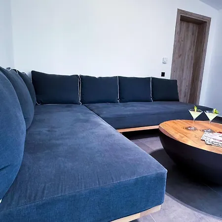 Ek Ornelakis, Luxury With Jacuzzi Lägenhet *